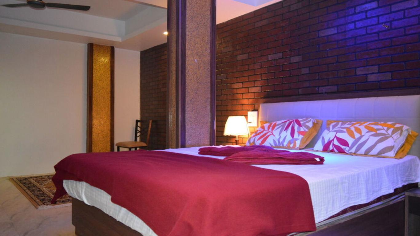 راوند كيوب جيست هاوس