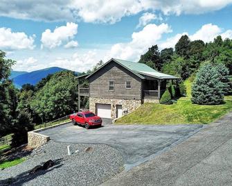 Almost Heaven-Open For Bookings! Views, Hot Tub, Ac, Wifi - West Jefferson - Building