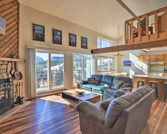 Near Hiking Mtn-View Condo in Silverthorne! - Silverthorne - Living room