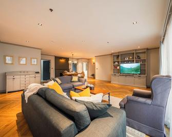 Thea Private Suites By Th District - Bangkok - Living room