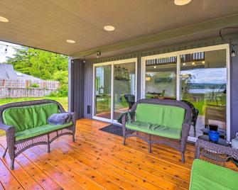 Stunning Hood Canal Getaway with Private Deck! - Belfair - Patio
