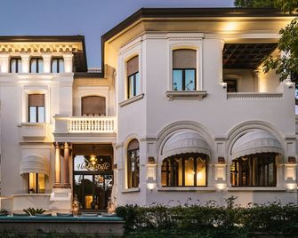 Hotel De la Ville - ריצ'ונה - בניין