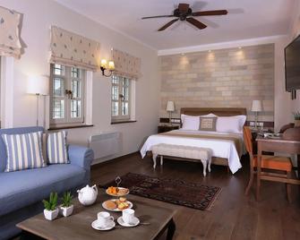 Gamila Rocks Mountain Hotel - Aristi - Спальня