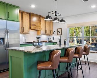Charming cabin, Float On Inn, on the banks of the beautiful Cossatot River. - De Queen - Keuken