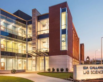 La Quinta Inn & Suites by Wyndham LaGrange / I-85 - La Grange - Budova