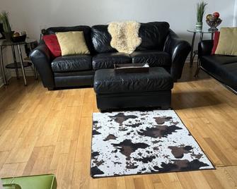Central Canal 1 Bdrm w/private entrance, parking, deck. Beautiful area - Ottawa - Soggiorno