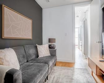Smart Nolita 1BR w/ W/D near famous cafes by Blueground - New York - Living room