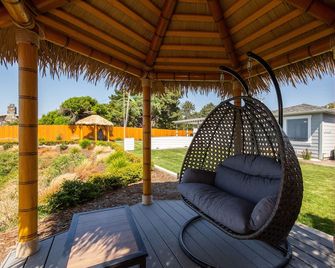 Ocean's Edge - Tropical Oceanview Oasis - McKinleyville - Patio