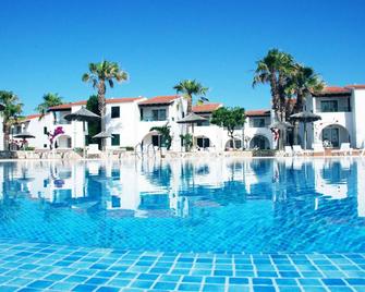 Apartamentos Vistapicas - Ciutadella de Menorca - Pool