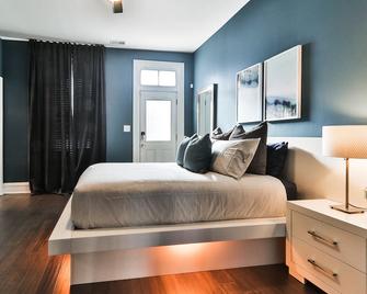 Luxury Apt w/ Spectrum Mood Lighting - Historic Cherokee Street Antique Row - St. Louis - Bedroom