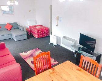 Rose Court Motel - Rotorua - Living room