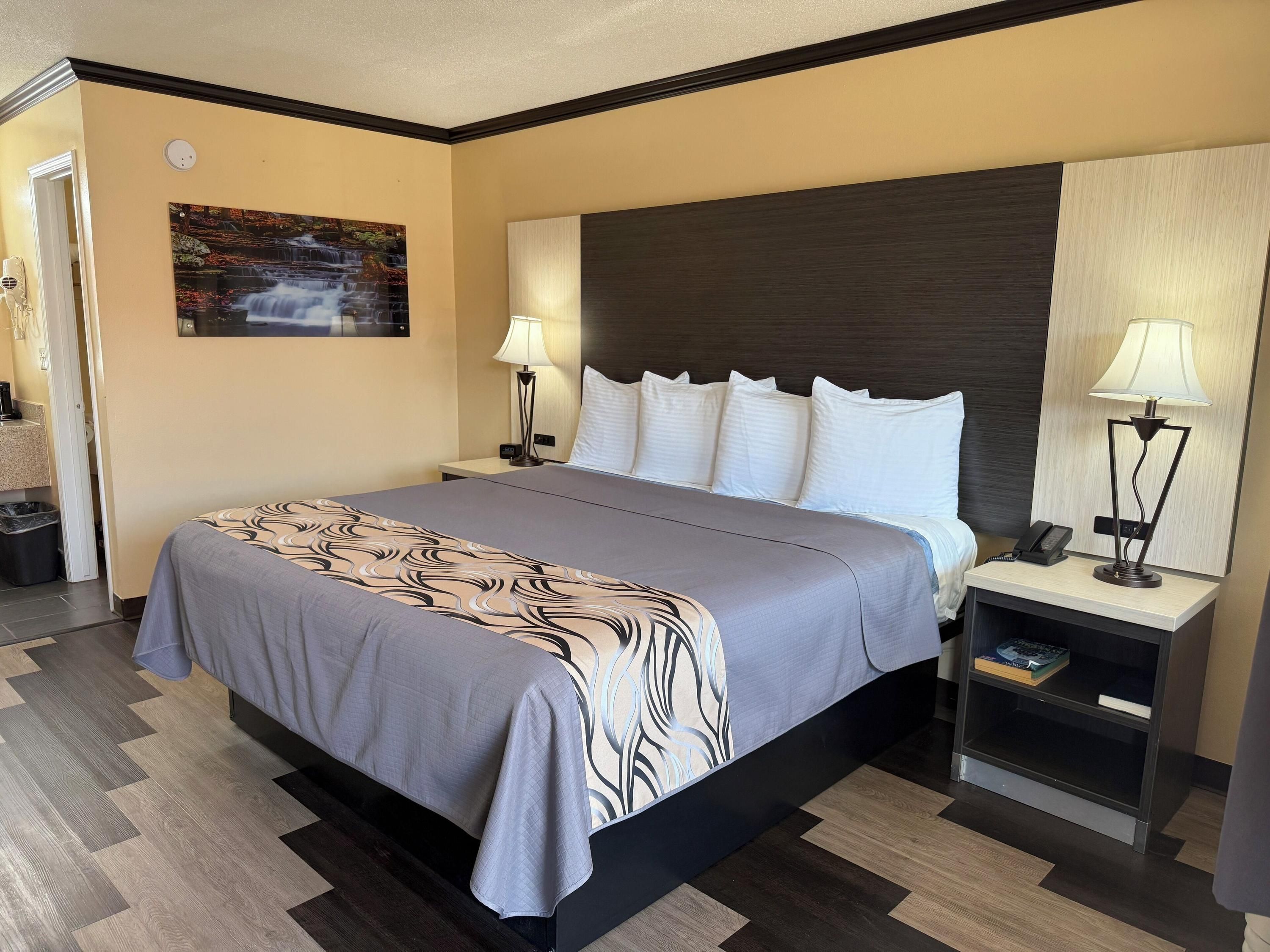 Regency 7 Motel - Fayetteville