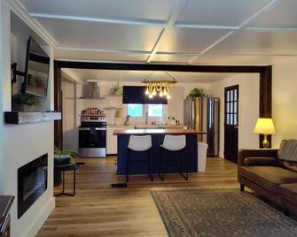 Lovely 2 Bedroon Ranch in Elmira Heights - Elmira - Kitchen