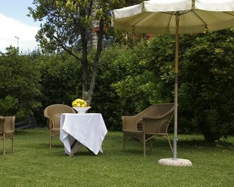 Pisa Holidays - San Giuliano Terme - Patio