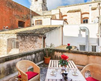 La terrazza sulla Chiesa di San Francesco d'Assisi - Castellana Grotte - Balcón