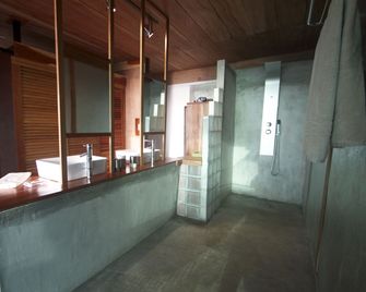 Camino del Sol - Los Duarte - Baño
