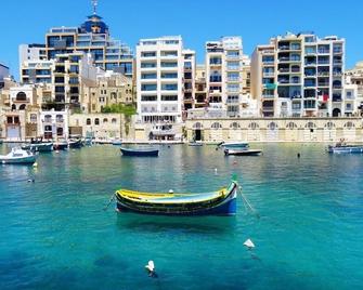 Central Family Apartment - Valletta