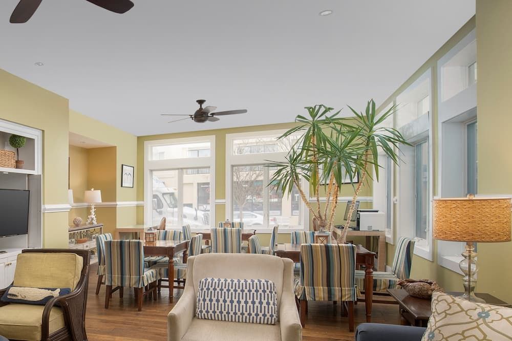 Avenue Inn & Spa - רהובות' ביץ' - מסעדה