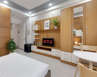 Saigon Authentic Hostel - Local Vibes and Experiences, Free Menu Breakfast, Gym & Rooftop - Ho Chi Minh City