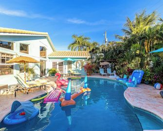 South Florida Spacious Oasis 4BR Retreat with 2 King Beds, Amazing Pool, near Beaches - Deerfield Beach - Pool