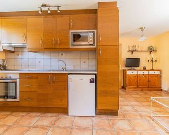 Rural Duplex in the Pyrenees - Garden and Parking - Senegüé - Kitchen