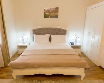 Hotel Turizem Shkelzeni - Bajram Curri - Bedroom