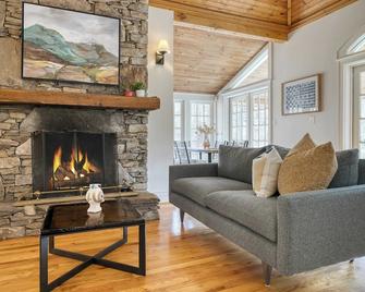 Hamersmith Hollow Retreat Estate by AvantStay Great Views - Mars Hill - Sala de estar