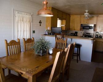 Great Location Best Value Beautiful House and Guest House with Views - Sedona - Dining room