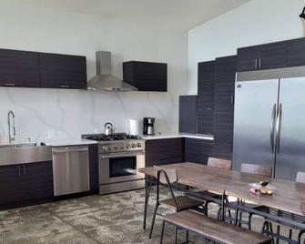 Sweeping ocean views in stunning modern house on 20 acres - Westport - Kitchen