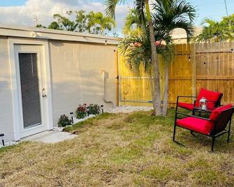 Secluded Retreat Tucked In Alley Way! - Delray Beach - Patio