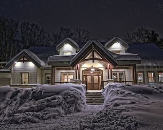 Mountain Cottage - Hot Tub, Poker & Pool Tables - Sainte-Anne-des-Lacs - Bâtiment