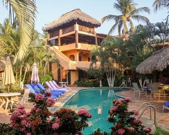Lg 1 BR apt w/ ionization system pool, free yoga classes, gardens, spa service - Puerto Escondido - Alberca