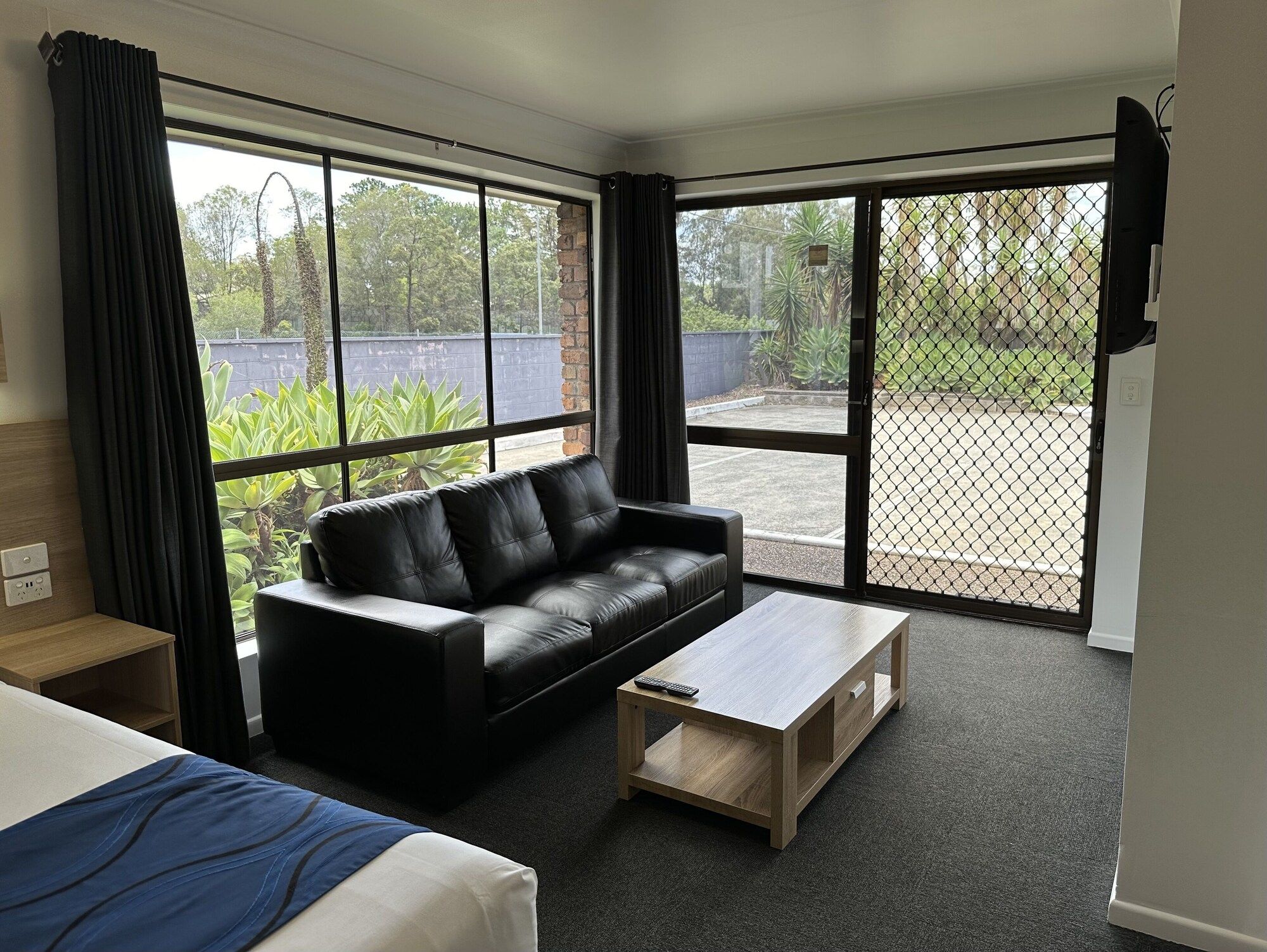 لوجان سيتي موتور إن