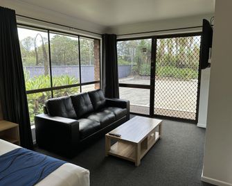 Logan City Motor Inn - Slacks Creek - Living room