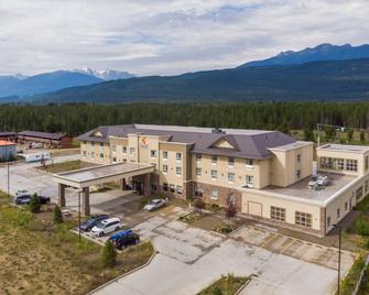 Comfort Inn & Suites - Valemount - Building