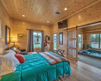 Ennis Lake Studio w/ Kayak, Pool & Fire Pit! - McAllister - Bedroom