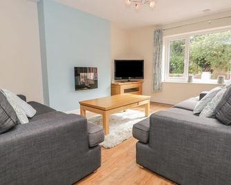 The Granary - York - Living room