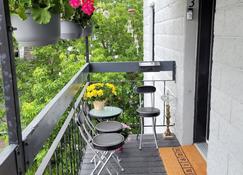 Vibrant apartment in the heart of the town - Edmundston - Balkong