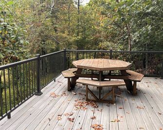 New! Yurtime by Buffalo Mountain Getaway - Floyd - Balcony