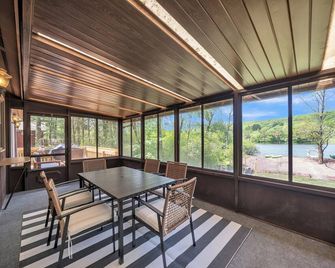 Lakefront - Putting Green, Bocce ball, Game Room! - White Haven - Salle à manger