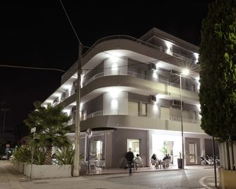 Adria Beach Hotel - Alba Adriatica - Budova