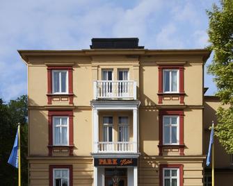 Park Hotel Linköpings Fawlty Towers - Linköping - Building