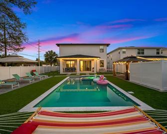 Luxury Modern Villa w/ Pool, Jacuzzi & Amenities! - Tampa - Pool