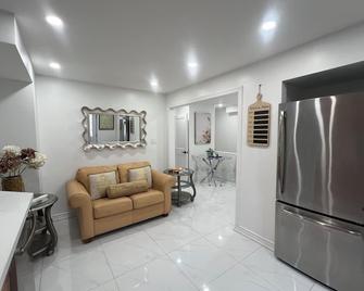 St Catharines Niagara Escape - St. Catharines - Living room