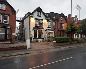 The Boundary Hotel - Leeds - Building