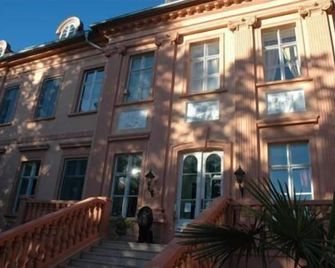 Schlosshotel Rühstädt Garni - Natur & Erholung an der Elbe - Wittenberge - Edificio