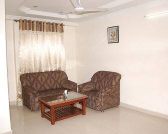 Hotel Chitturi Heritage - Pālakollu - Living room