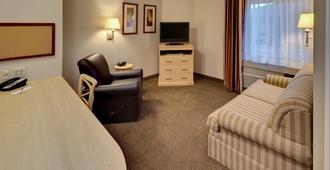 Candlewood Suites Peoria at Grand Prairie - Peoria - Oturma odası