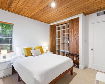 Welcoming Airbnb Walkig distance to Las Olas Blvd - Fort Lauderdale - Bedroom