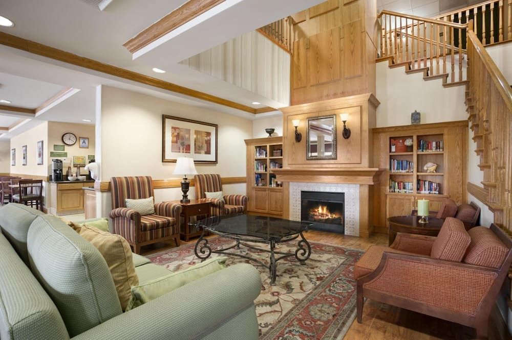 Holiday Inn & Suites Barstow By IHG - ברסטאו - סלון